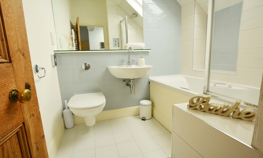 Bridge Cottage Croyde 3-4 Bed, Sleeps 8, Hot Tub view 2