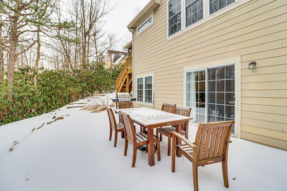 Screened Porch + Fire Pit: Spacious Pocono Retreat
