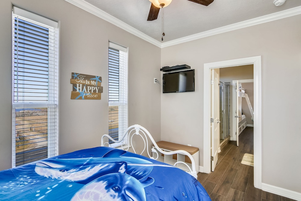 Enchanted Beachfront by Ryson Vacation Rentals view 5
