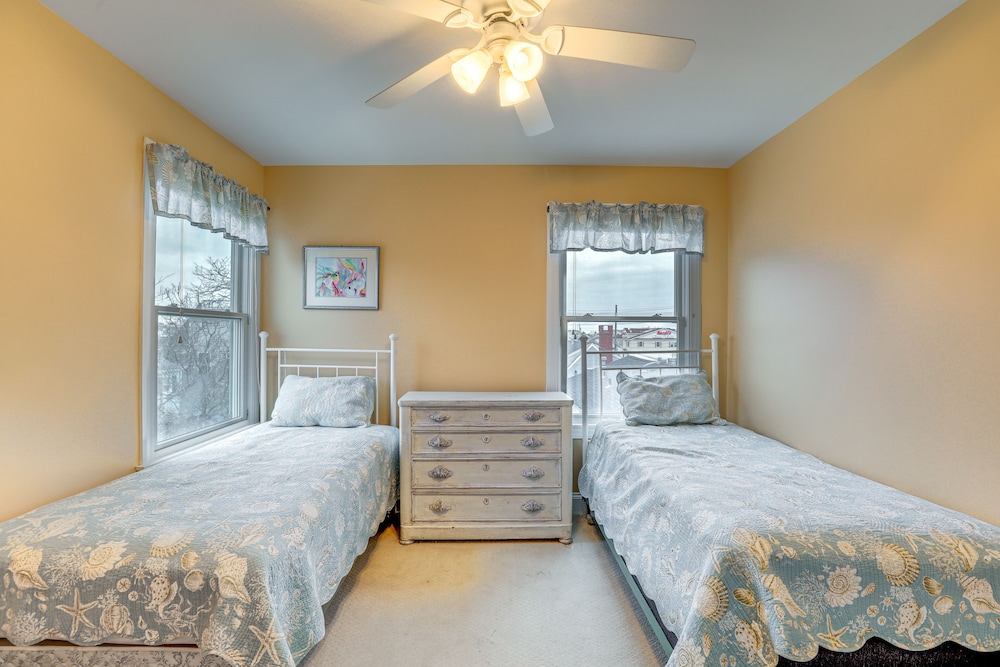Long Beach Island Townhome w/ Rooftop Deck & Grill view 4