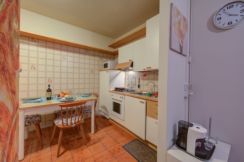 Amely Apartment in Gardone Riviera view 3