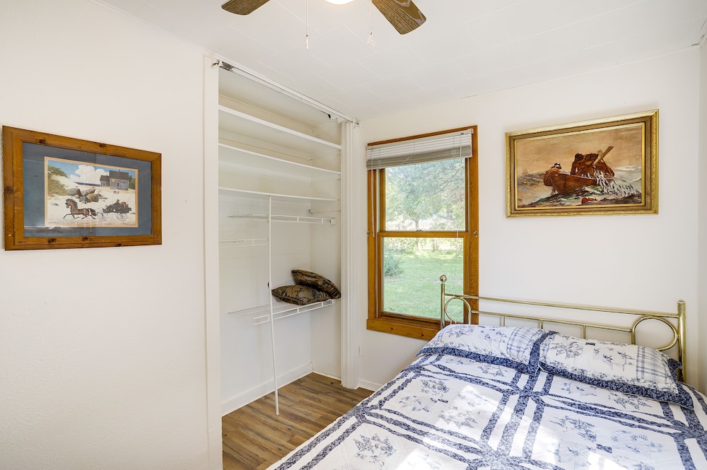 Quaint Grams Lake Cottage: Pets Welcome! view 5