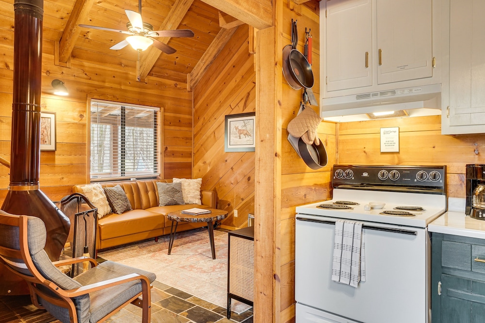 Sautee Nacoochee Mtn Paradise w/ Spacious Deck!
