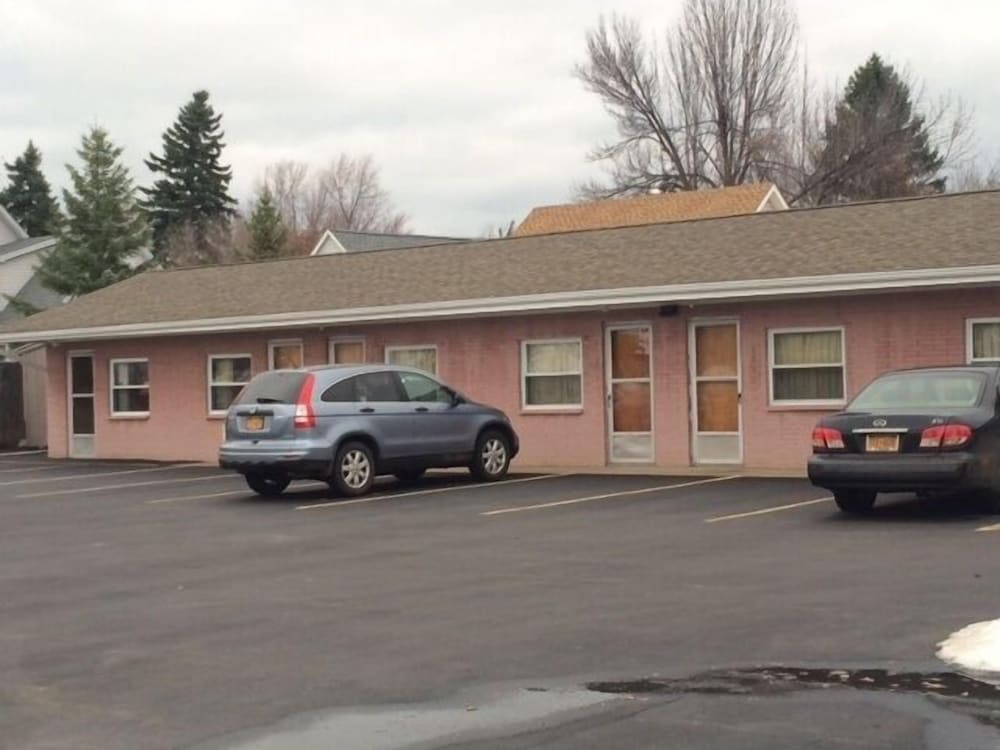 Pink Fountain Motor Inn - Property Image 3