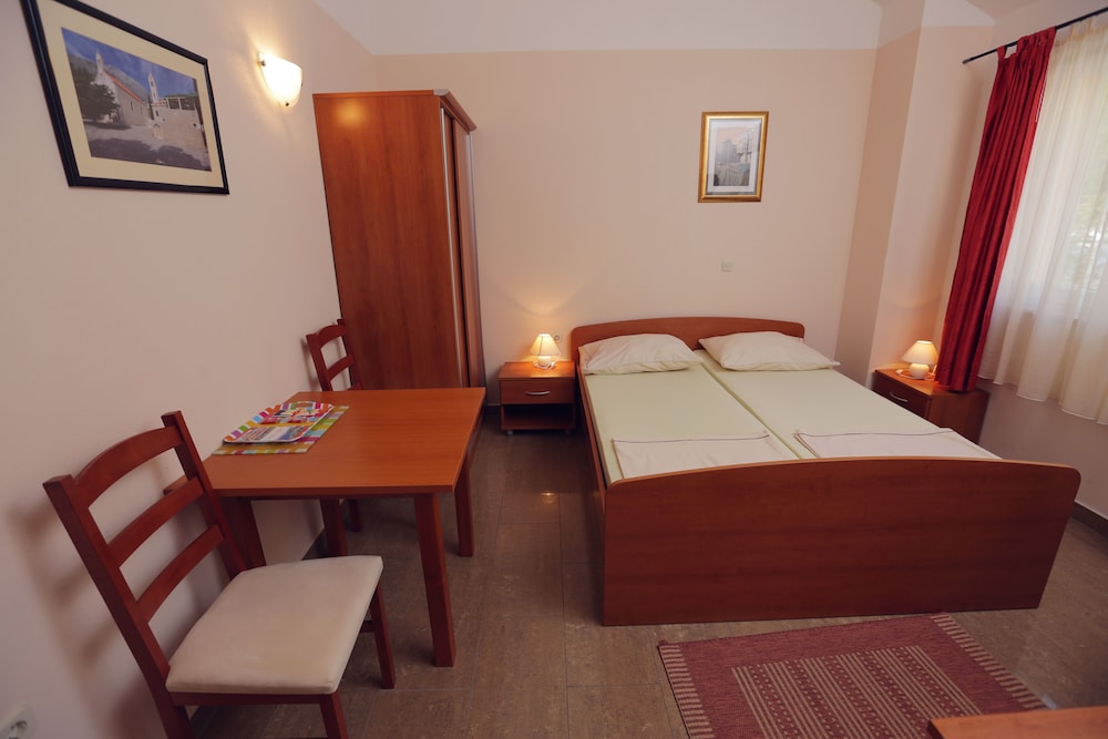 Apartments Vila Adrijana and Fitness Studio Wolf