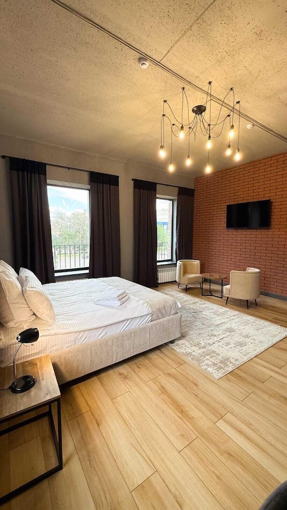 Avenue Hotel