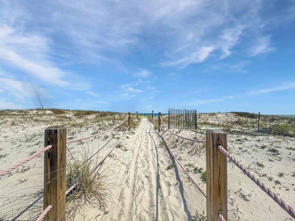 Duplex Beach Home for 6 With Balcony & Resort-style Amenities