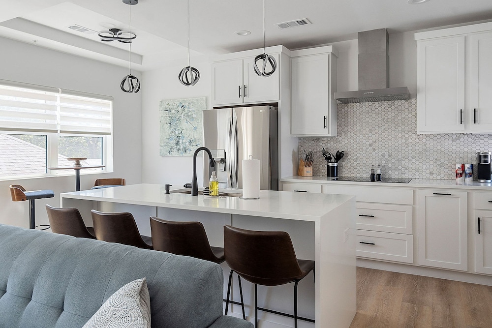 Modern Townhome Rooftop Backyard Garage 2