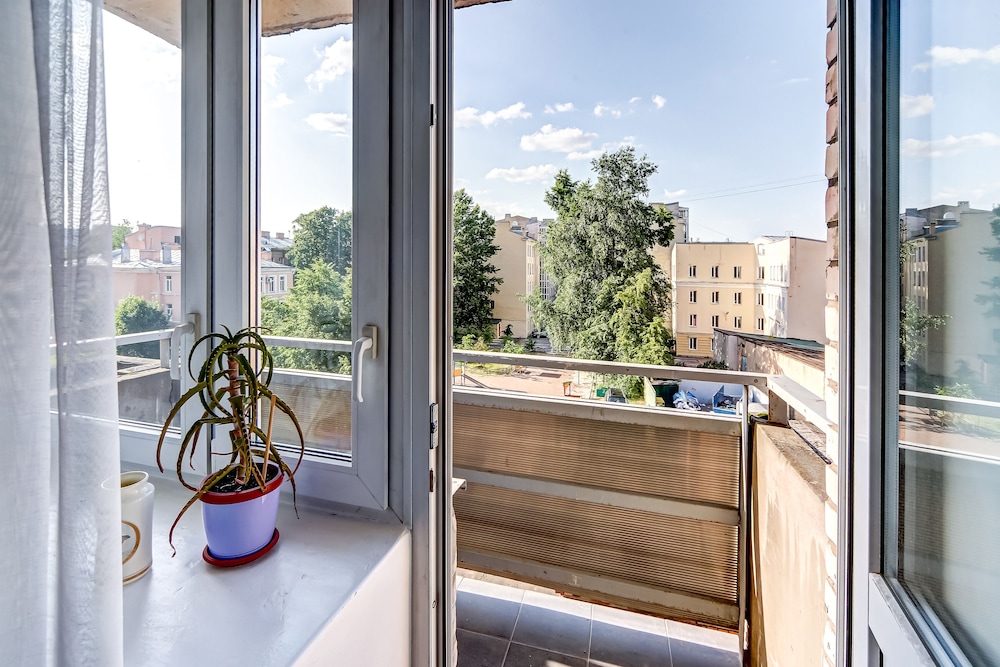 Home4day 2bedroom flat by Aurora cruiser view 2