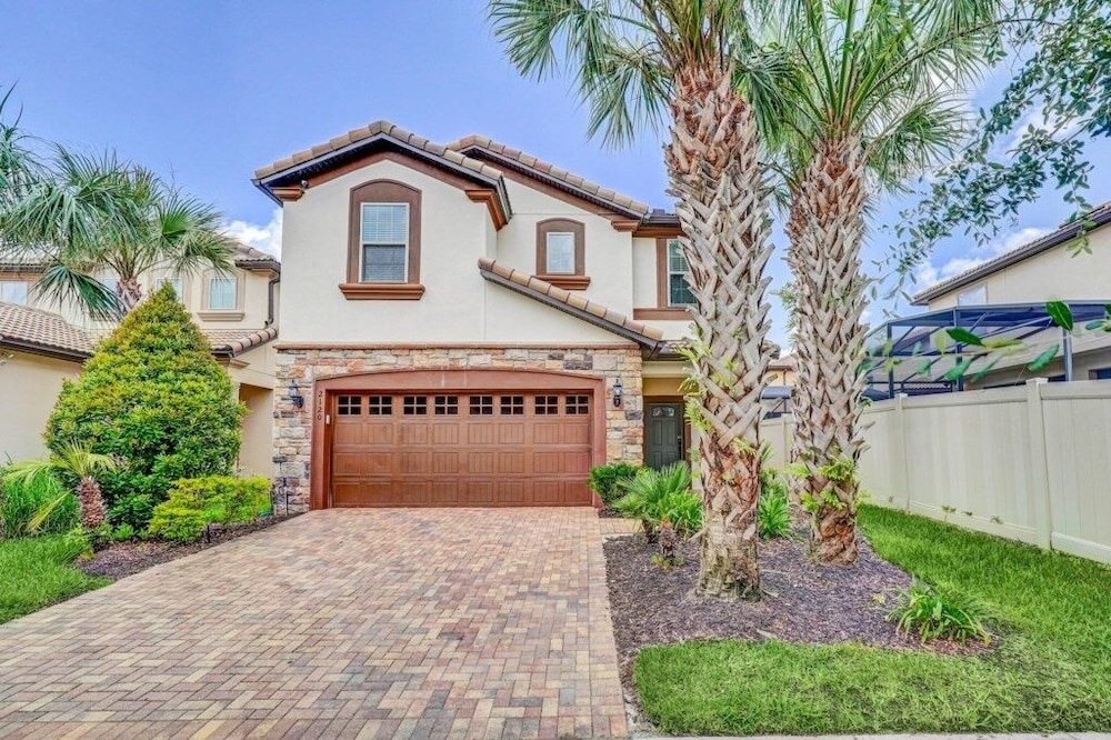 7 Bed Luxury Home With Great Amenities! 7 Bedroom Villa by RedAwning - Image 1