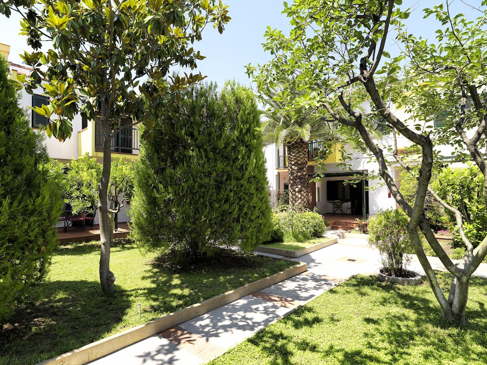 Elia Apartments