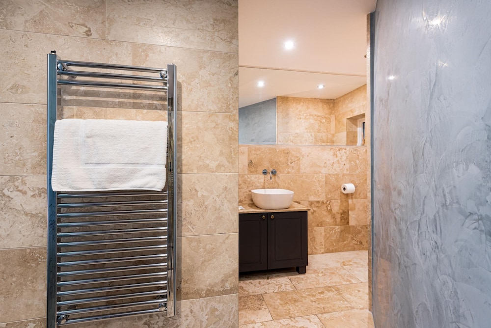 Independence Olive- 1 Bedroom - Square SEA View