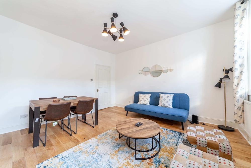 Period Victorian Abode In Idyllic Kings Cross