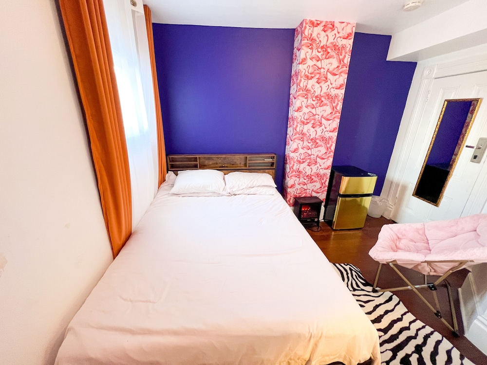 International Travelers House Hostel \- Downtown San Diego Little Italy.