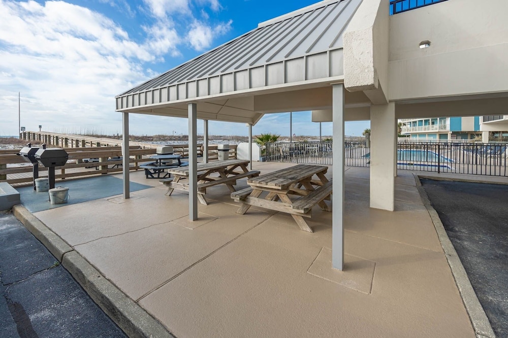 Island Winds West 473 2 Bedroom Condo
