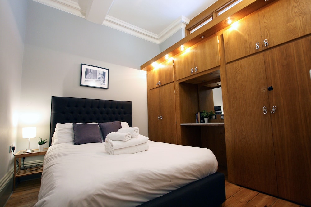 Historic two bed Apartment in the City Centre view 3