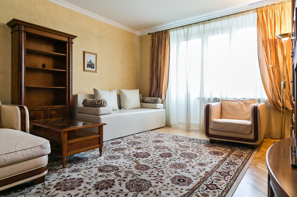 MaxRealty24 Marii Ulianovoy 12