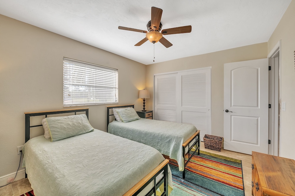 Beautiful Pool Home Near Siesta Key Beach 2 Bedroom Home