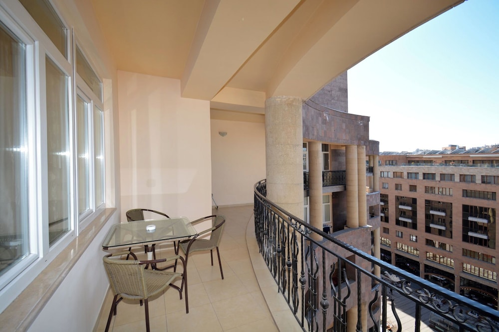 North Ave. Apartments by Luxe Group HH55