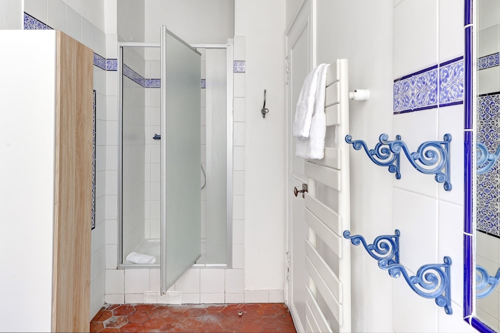 Charming 1BR Near Latin Quarter