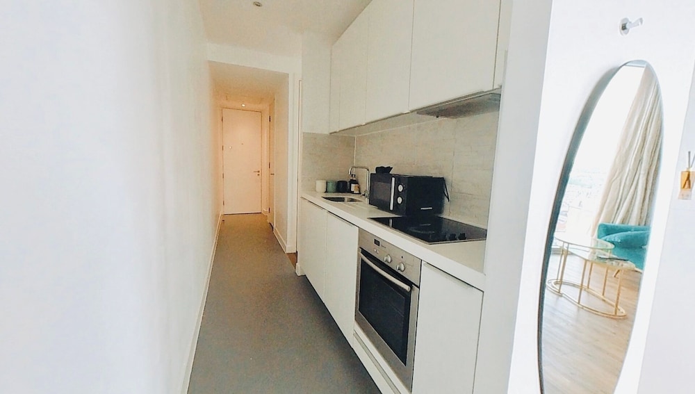1 Bed City Studio Sleeps 3 - Wifi, Views