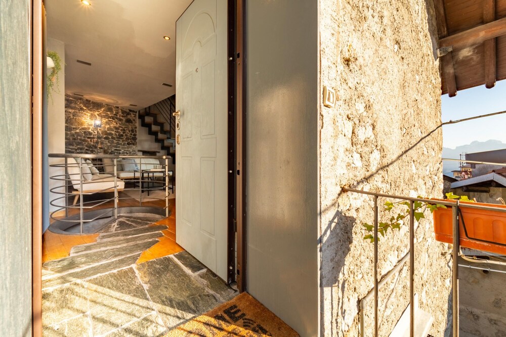 Petra Apartment in Civenna by Wonderful Italy