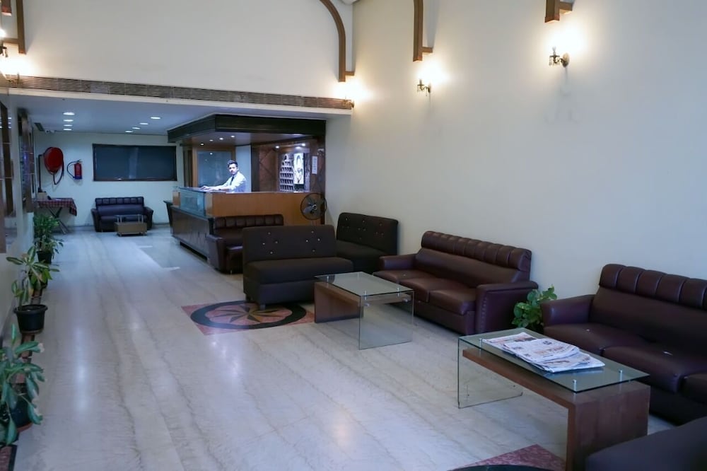 Lobby & Reception