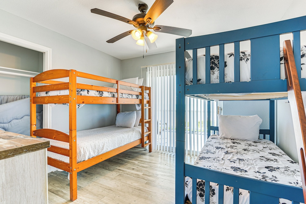 Walk to Beach: Home w/ 2 Decks in Galveston!