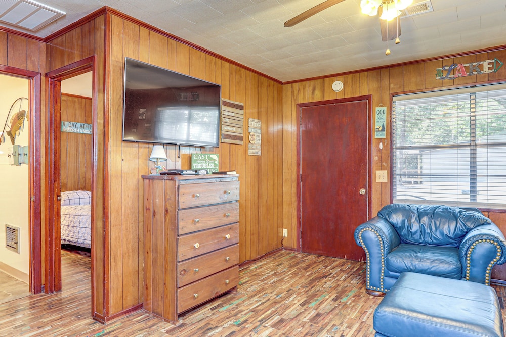 Shared Dock & Yard: Greers Ferry Lake Home!