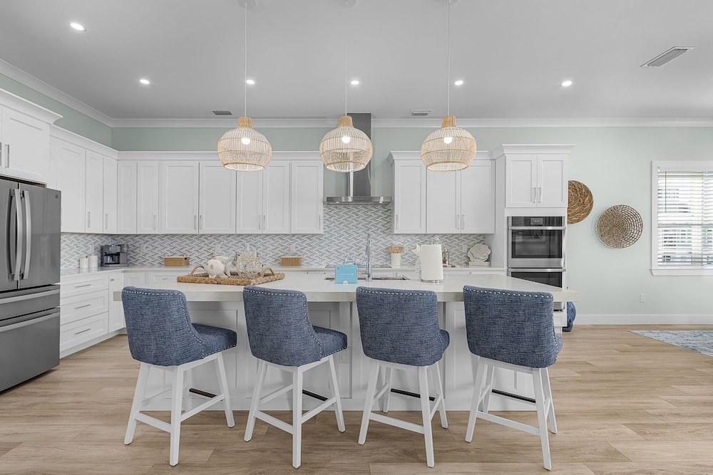 141 Brand New Luxury 6br/6ba Build W/ Heated Pool! 6 Bedroom Home
