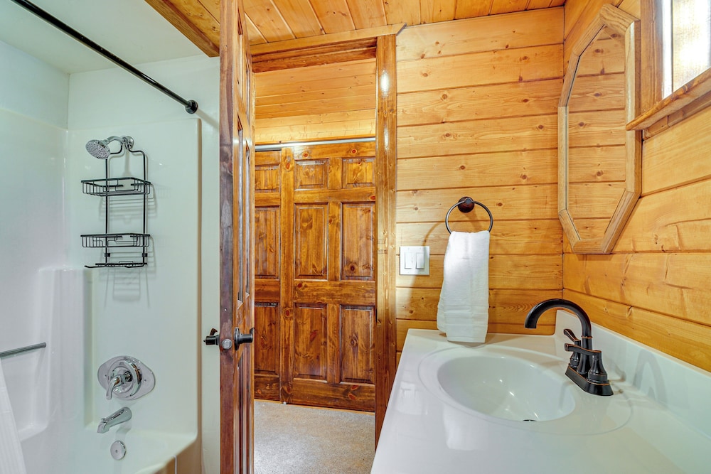 Near National Parks: Duck Creek Cabin Retreat