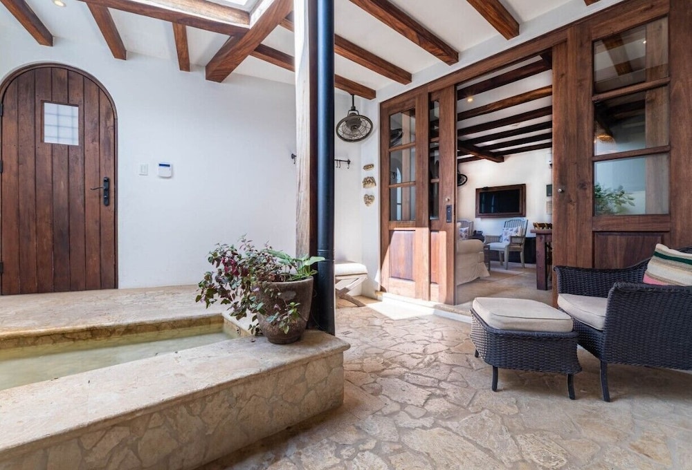 Las Catalinas Doorway