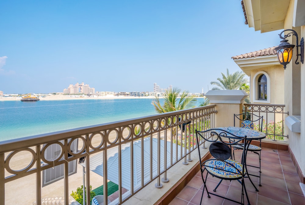 5BR Beach & pool villa in Palm