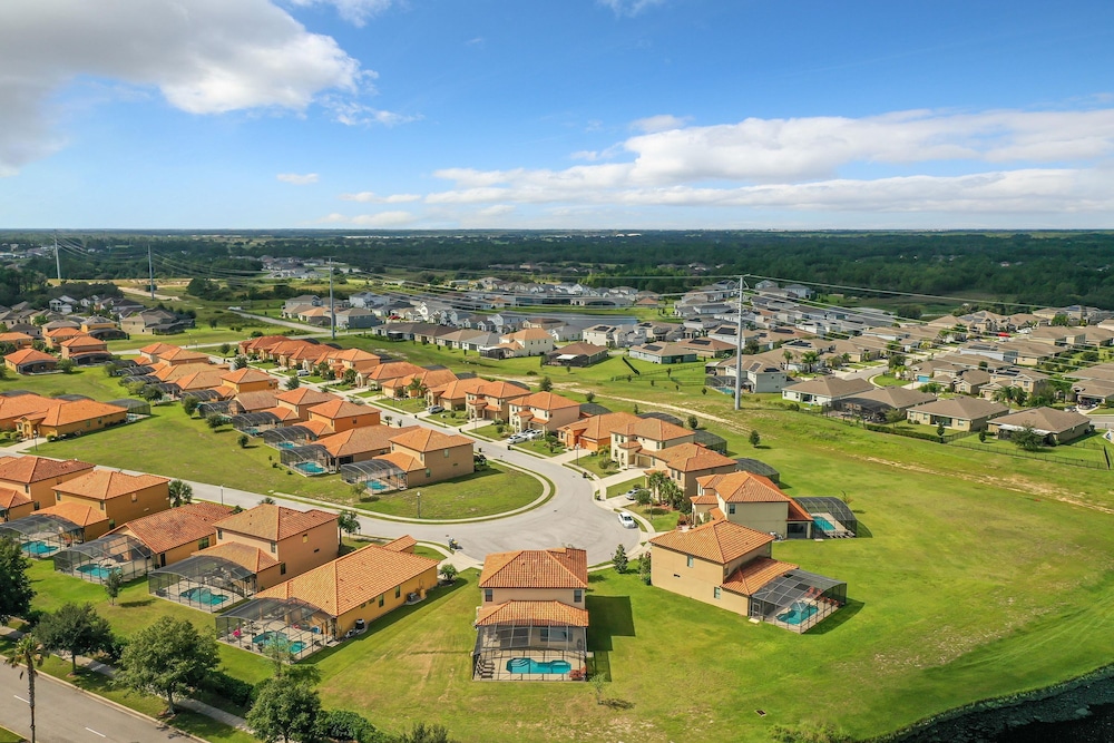 Family Oasis Near Disney - Pool Resort Access