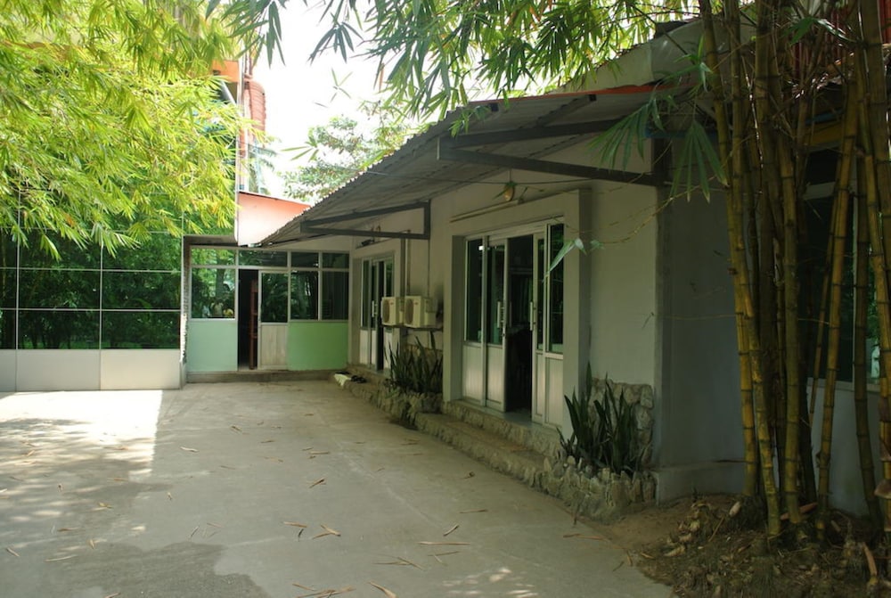 Yaewaddy Motel