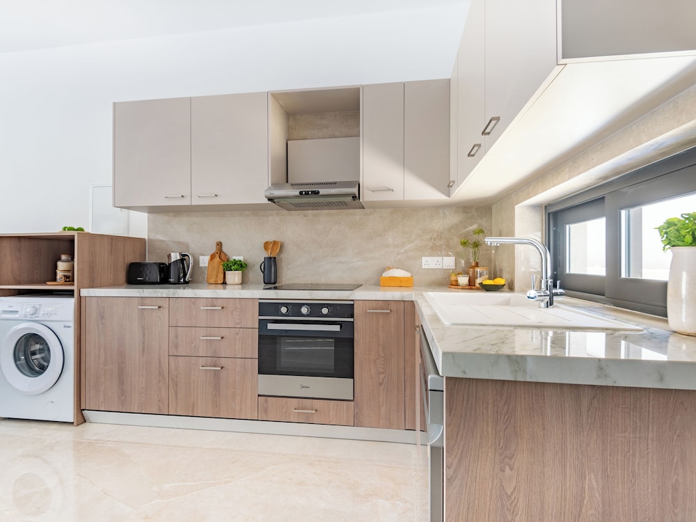 Sanders River Plaza Limassol Apartment