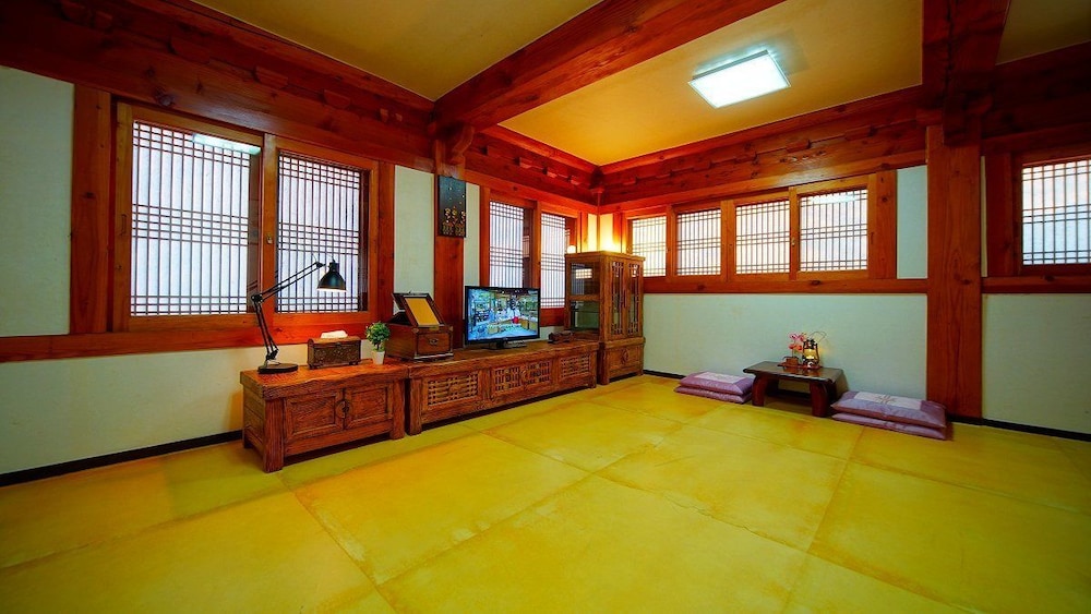 Jeonju Gwigeoraesa Hanok Stay view 3