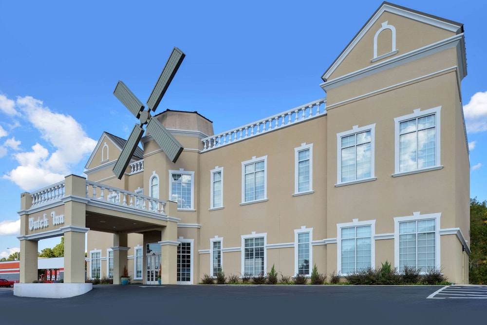 Collinsville Vacations - Quality Inn Dutch Inn - Property Image 4