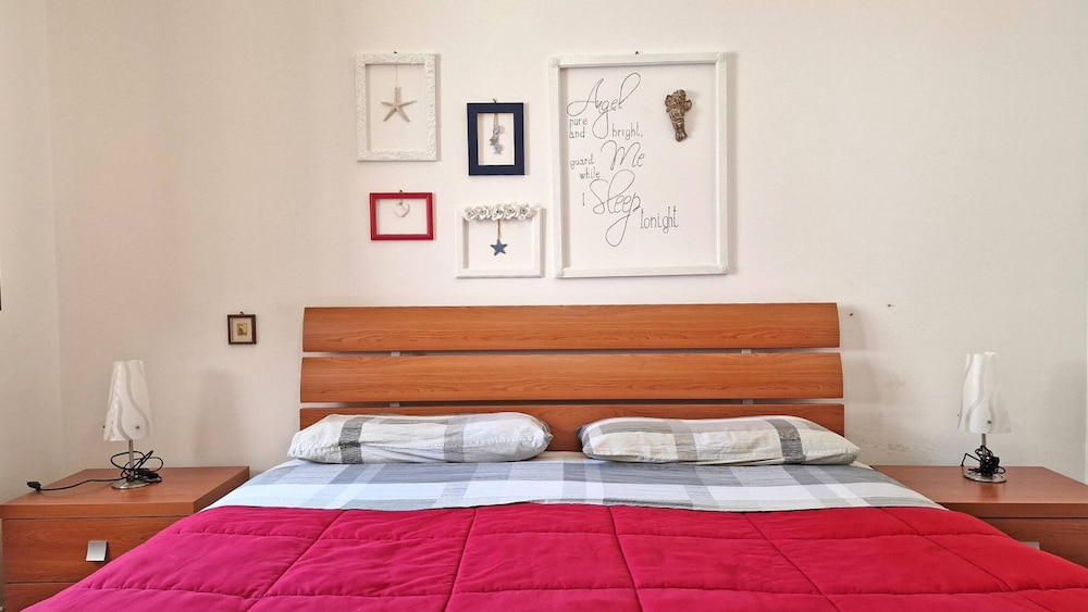 Villa Fede - 3 Bedrooms 2 Bathrooms air Conditioning by the sea