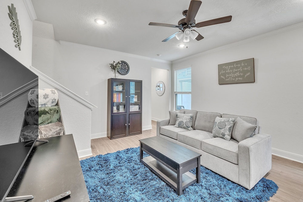 Modern 3br In Gated Community Near Jbsa & Seaworld 3 Bedroom Duplex