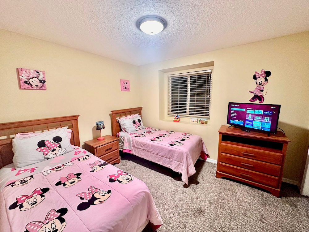 Luxury Compass 3BR Townhouse Near Disney Parks 2