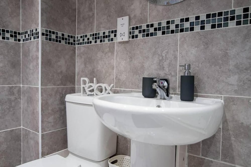 2br-sleeps6-wifi-smarttv-o2academy-ws87