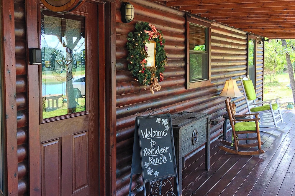 Water-view Cabin w/ Front Porch, W & D, Streaming