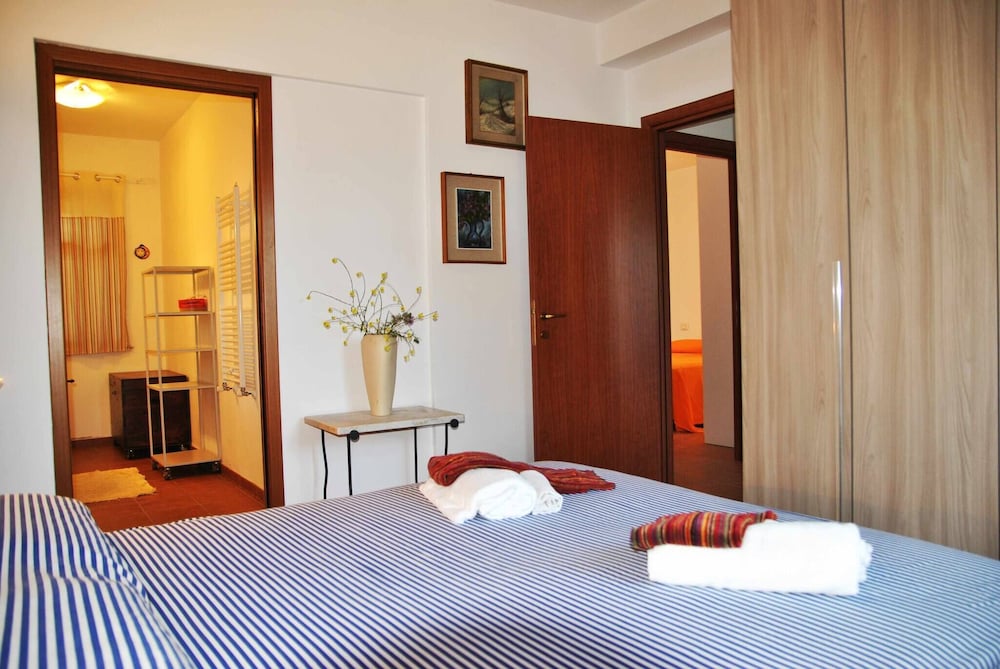 Red Roses Flat in a Semi-detached Villa view 5