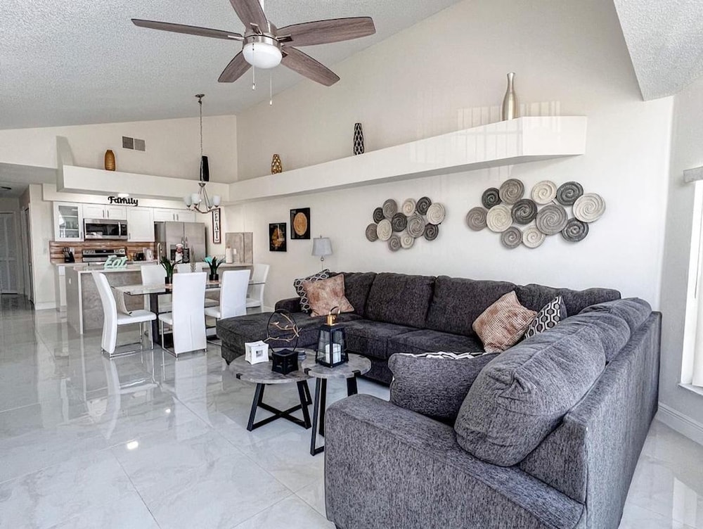 Grand Luxury 3BR Penthouse Near Disney Parks 2