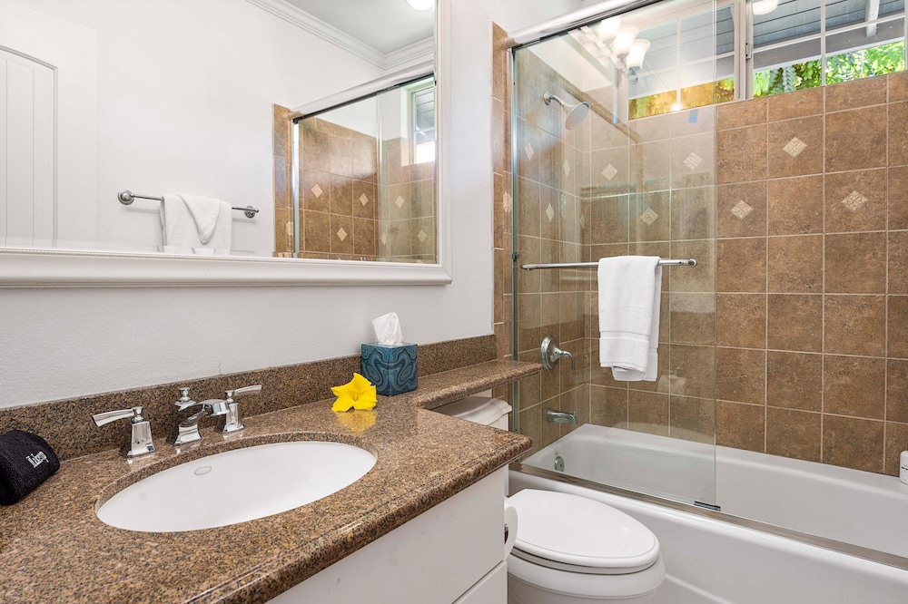 Beautiful Townhouse - Great Amenities and Spacious Lanai! Comes With Beach Pass! - Vrkcv