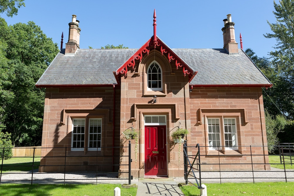 Luxury Lodge With Garden in a Grade II' Listed Estate view 2