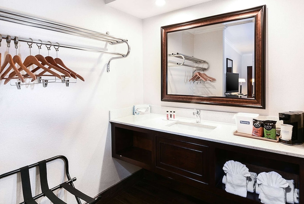 Travelodge by Wyndham Commerce Los Angeles Area