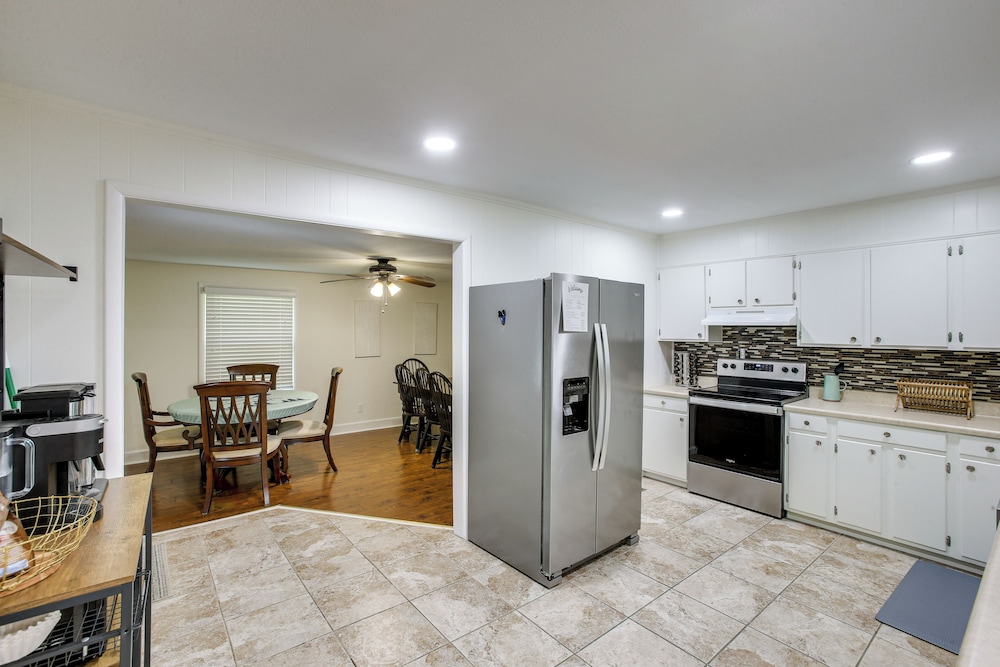 3,000-sq-ft Home < 7 Mi to Barren River Lake