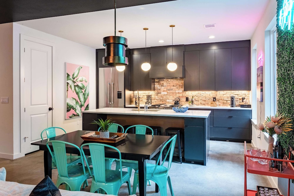 Upstay: Luxe Pool Retreat7 Min to Rainey St